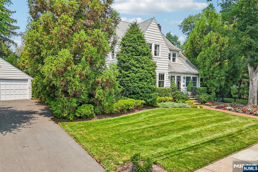 86 Walthery Avenue
