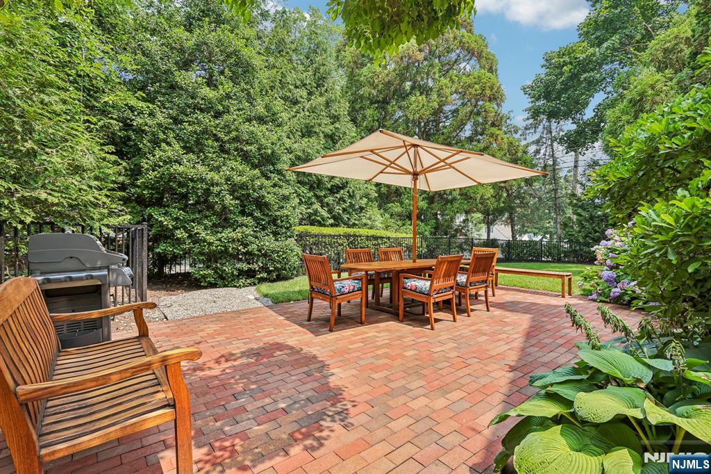 86 Walthery Avenue