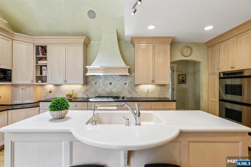 86 Walthery Avenue