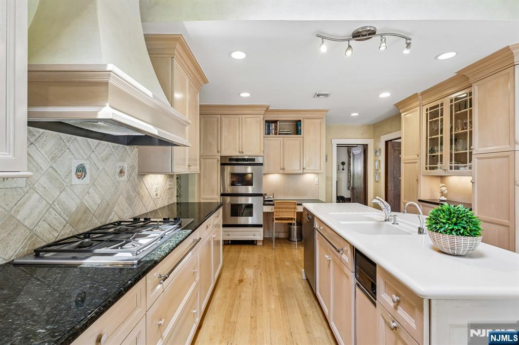 86 Walthery Avenue