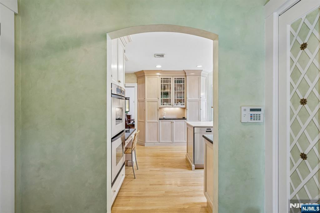 86 Walthery Avenue