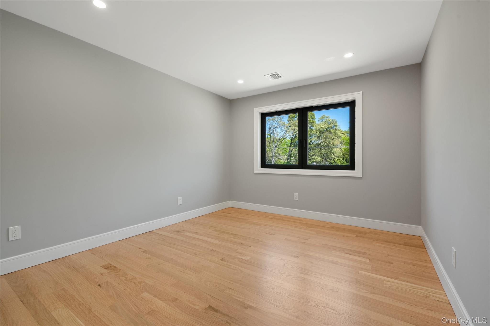 845 Islip Avenue
