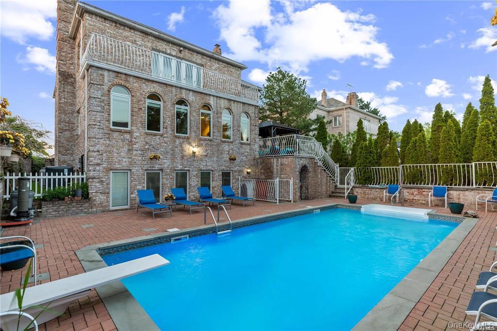 6 Summit Place