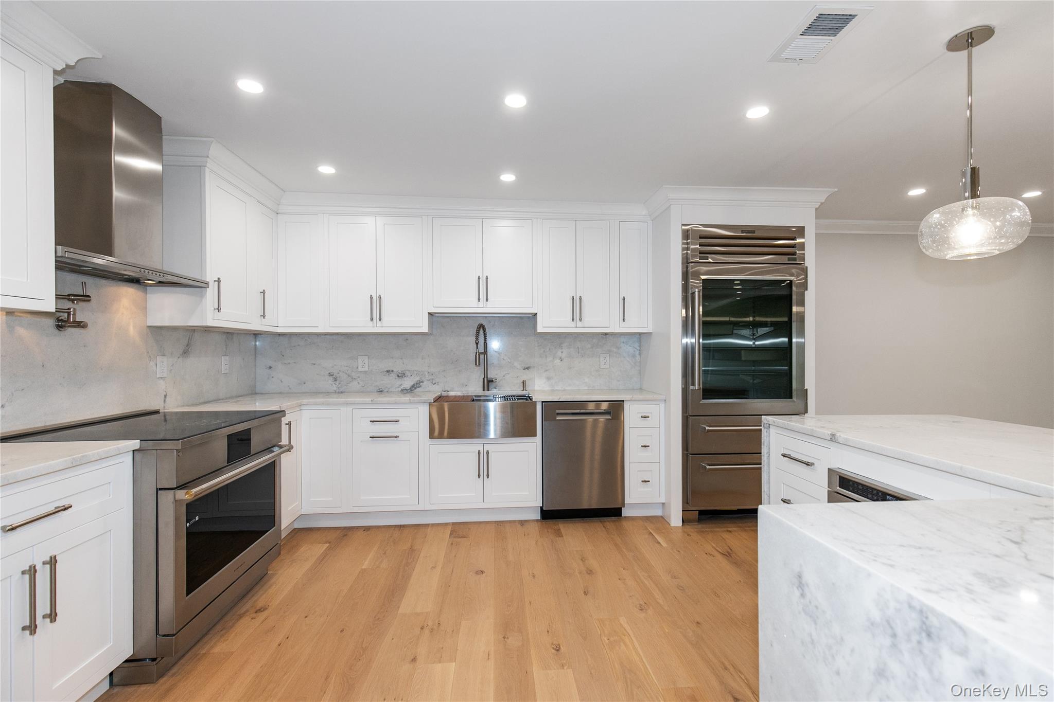 18 Acorn Ponds Drive