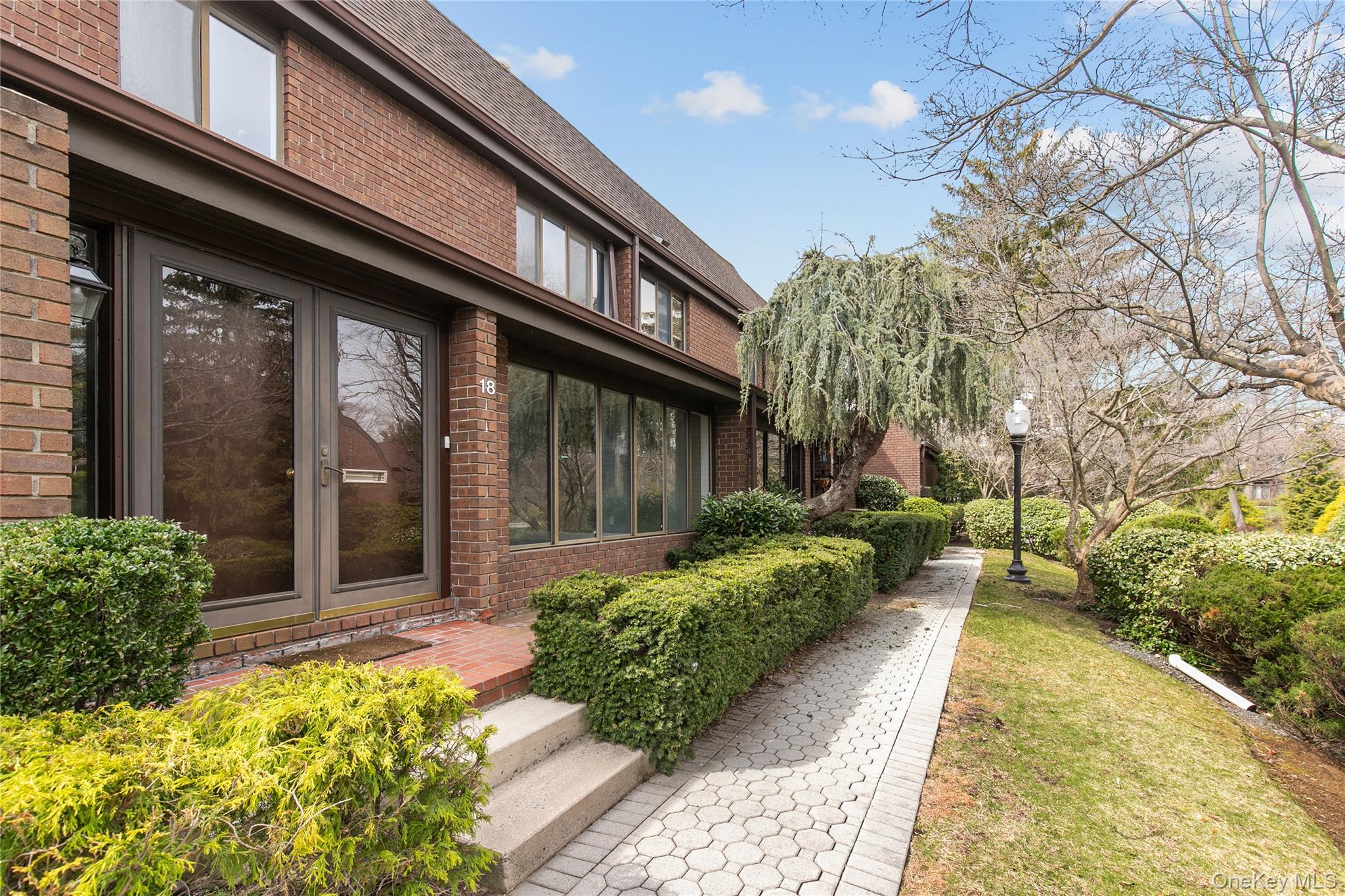 18 Acorn Ponds Drive