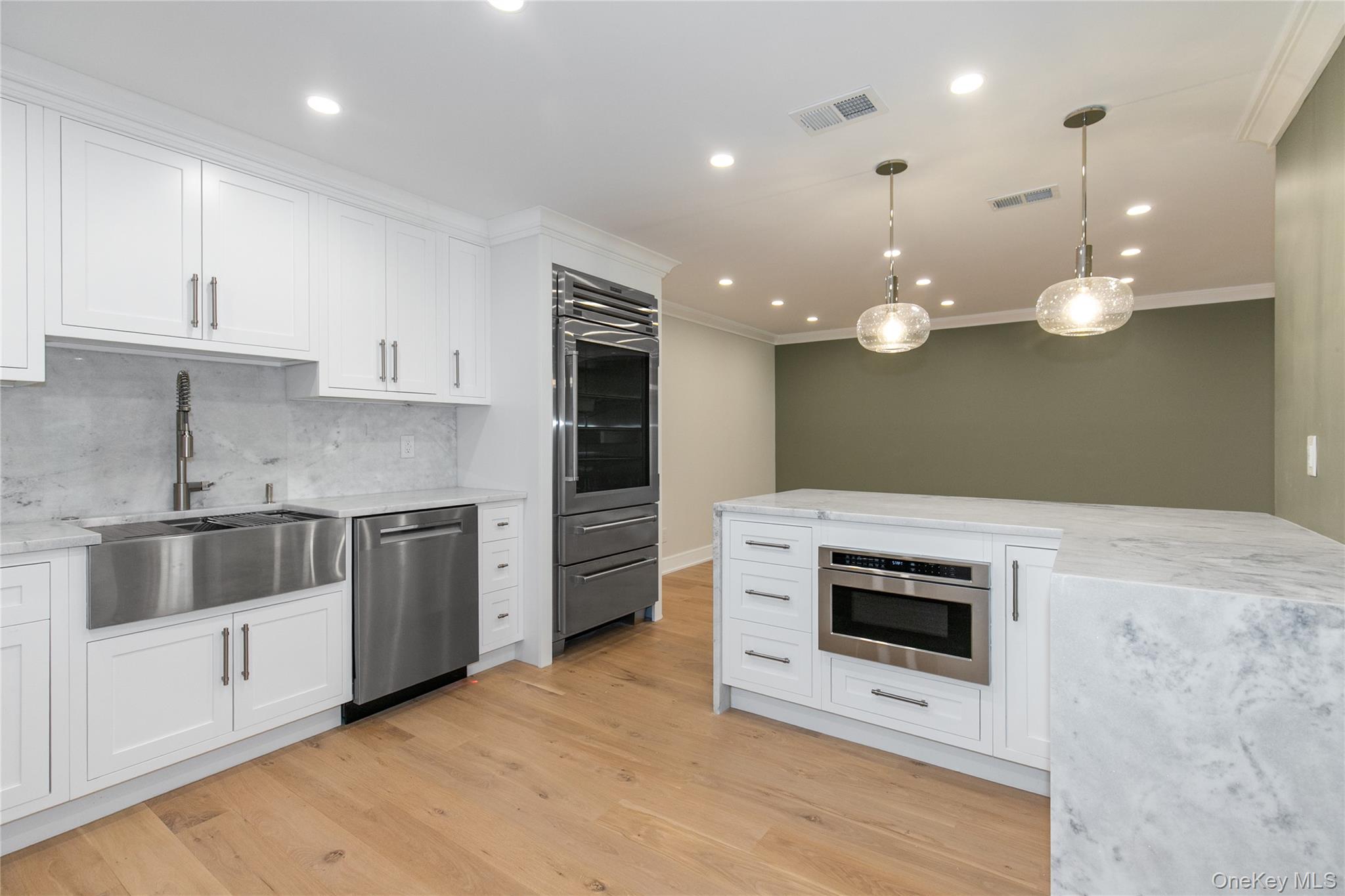 18 Acorn Ponds Drive