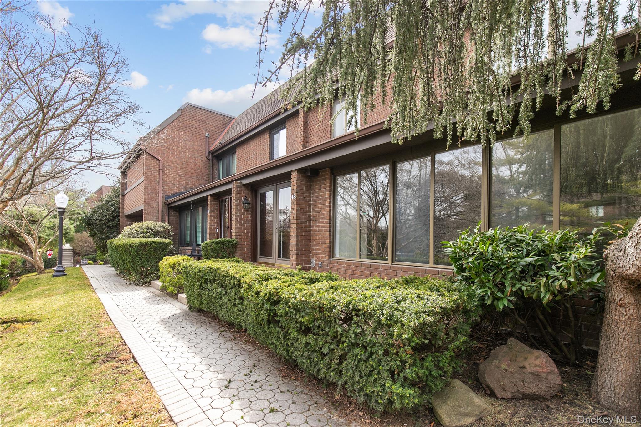 18 Acorn Ponds Drive