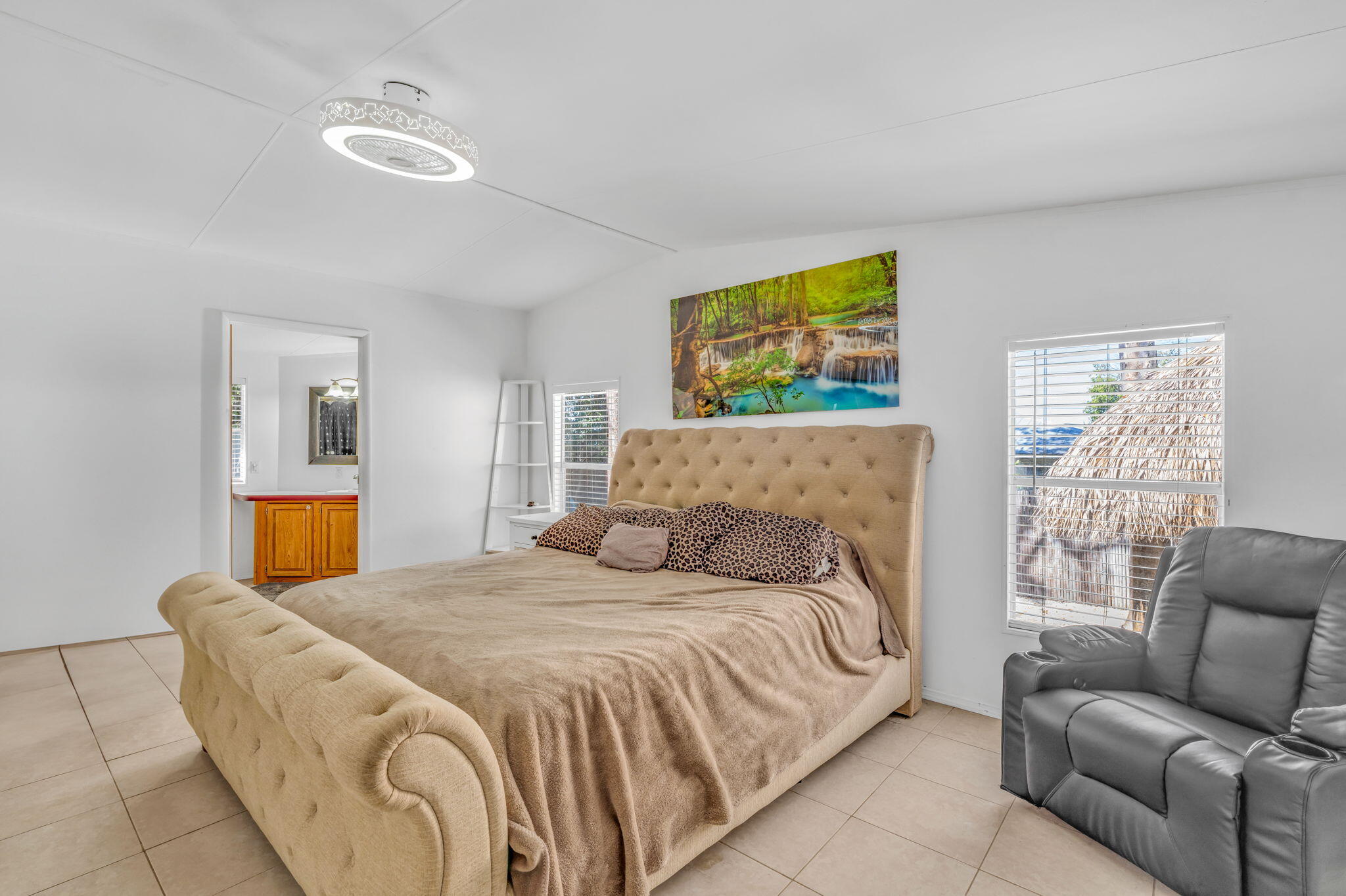 2 Oakwood Avenue
