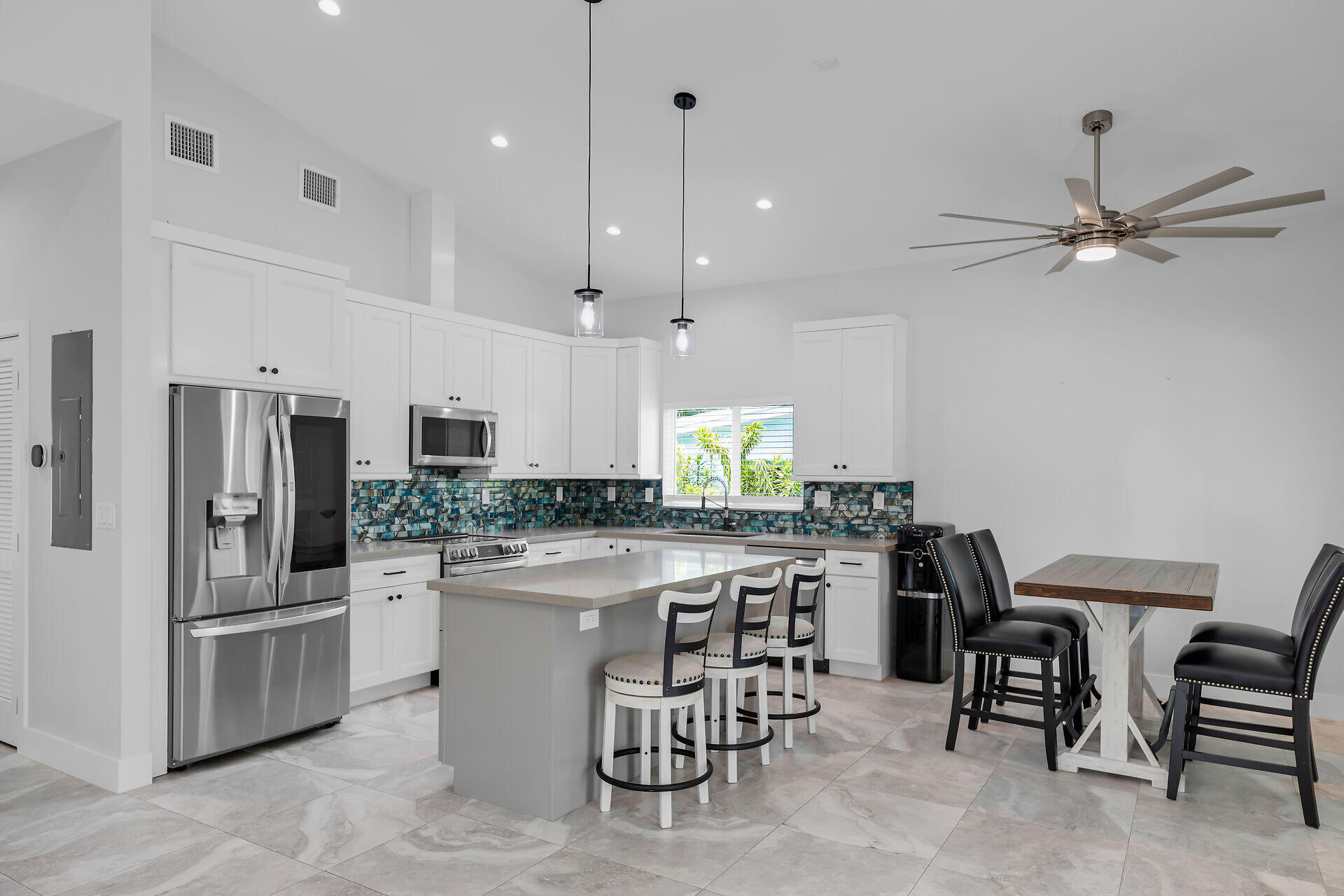 811 La Paloma Road