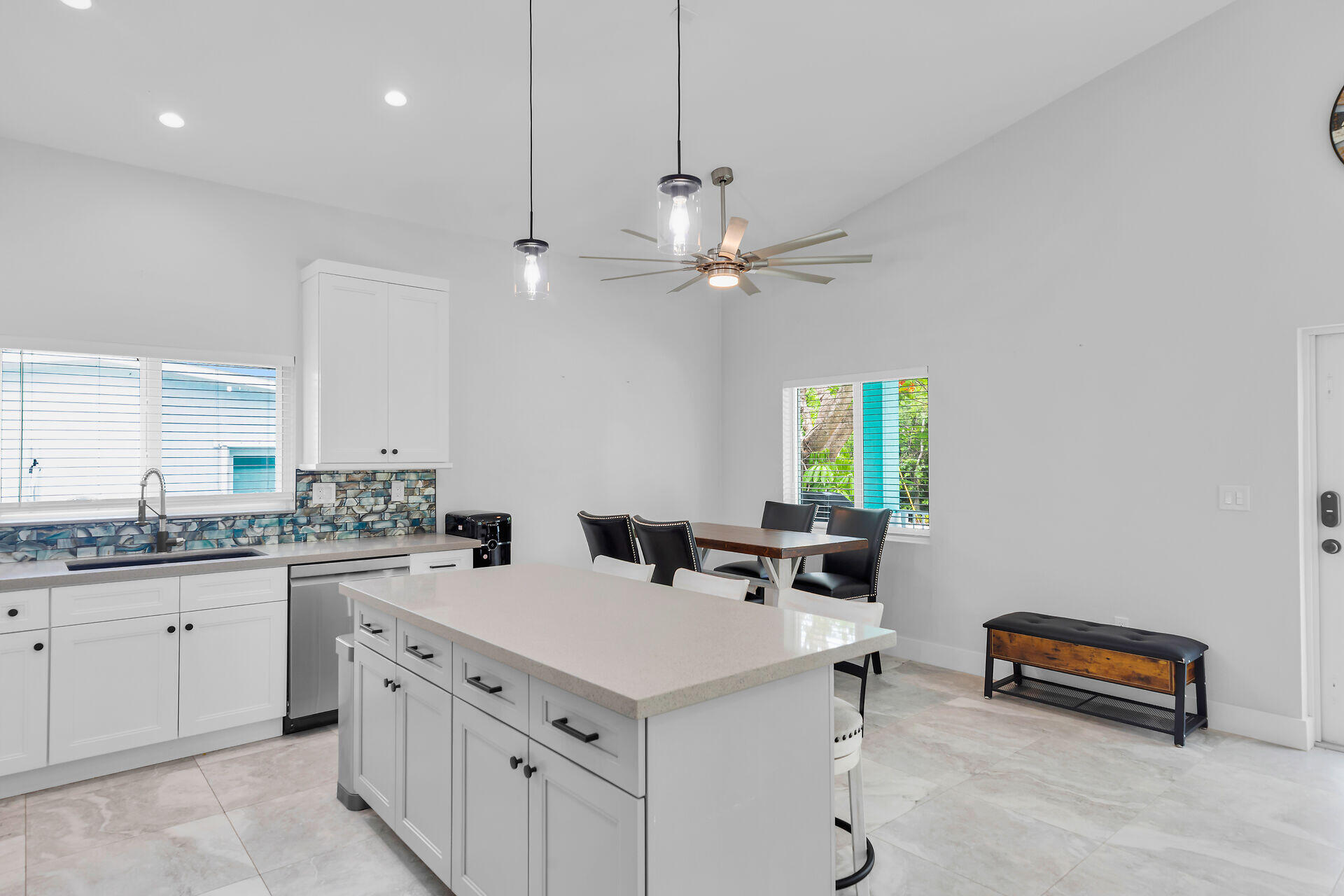 811 La Paloma Road