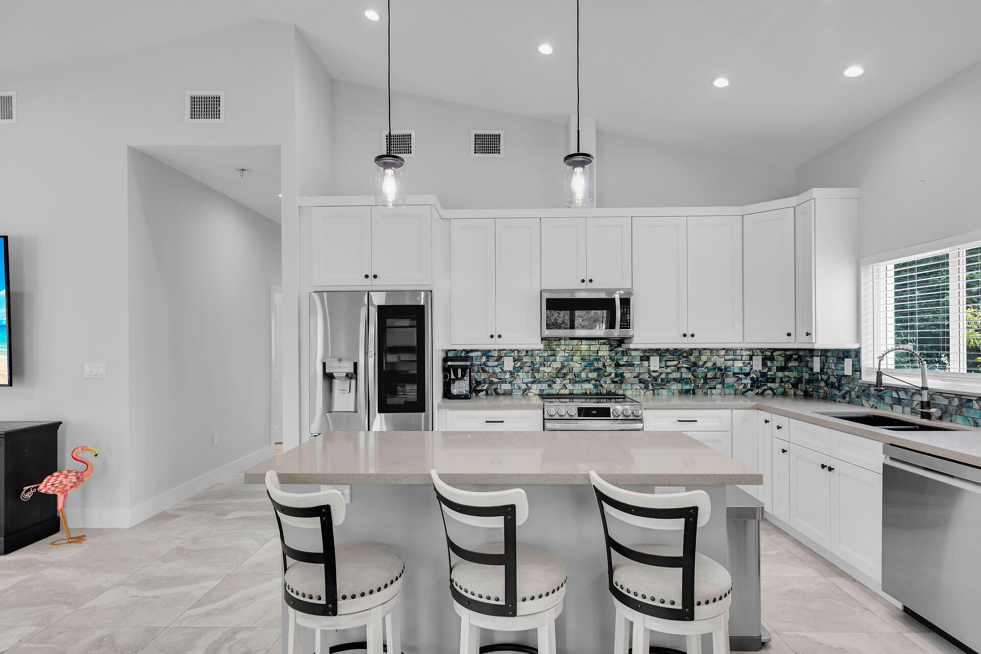 811 La Paloma Road