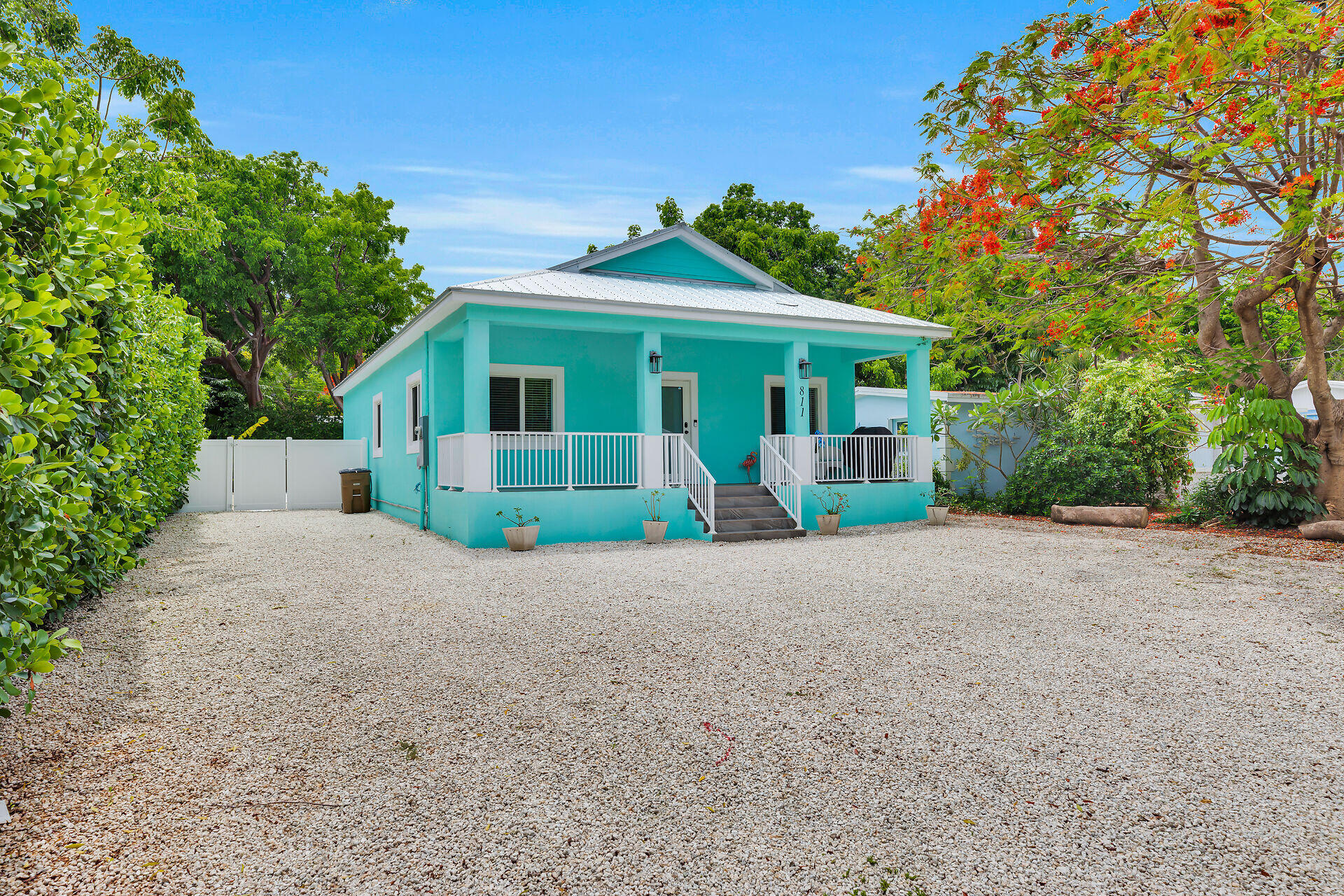 811 La Paloma Road