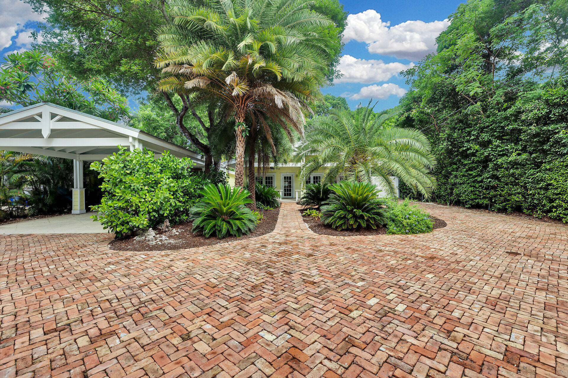 141 Plantation Boulevard