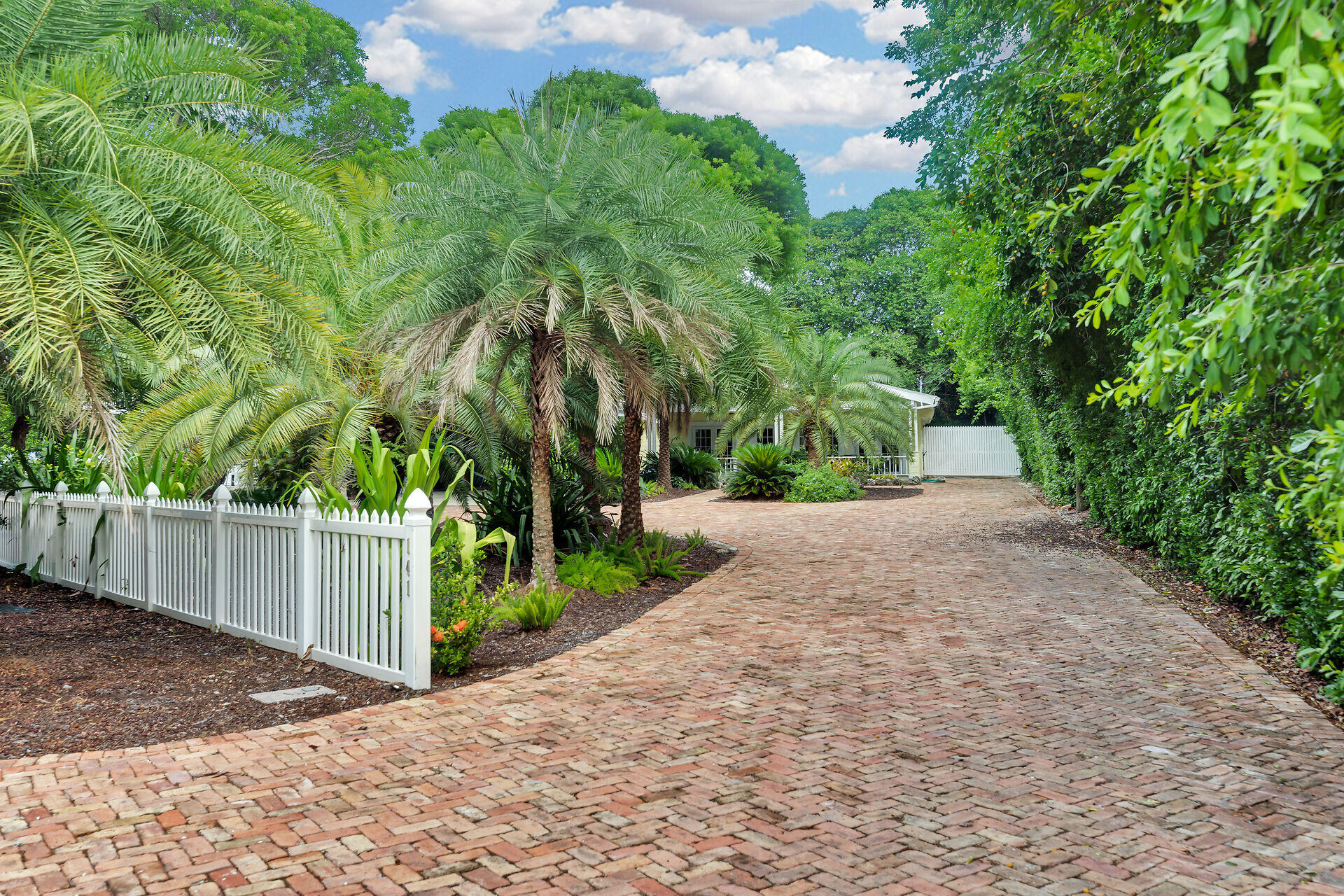 141 Plantation Boulevard