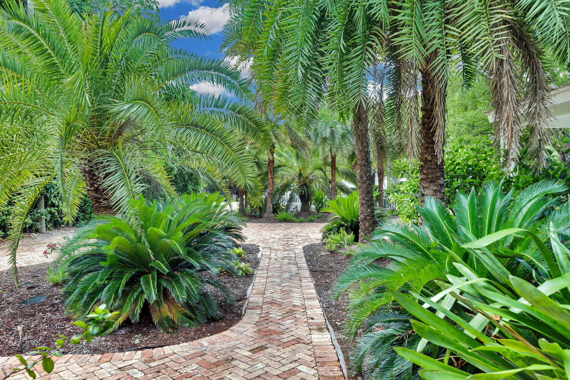141 Plantation Boulevard