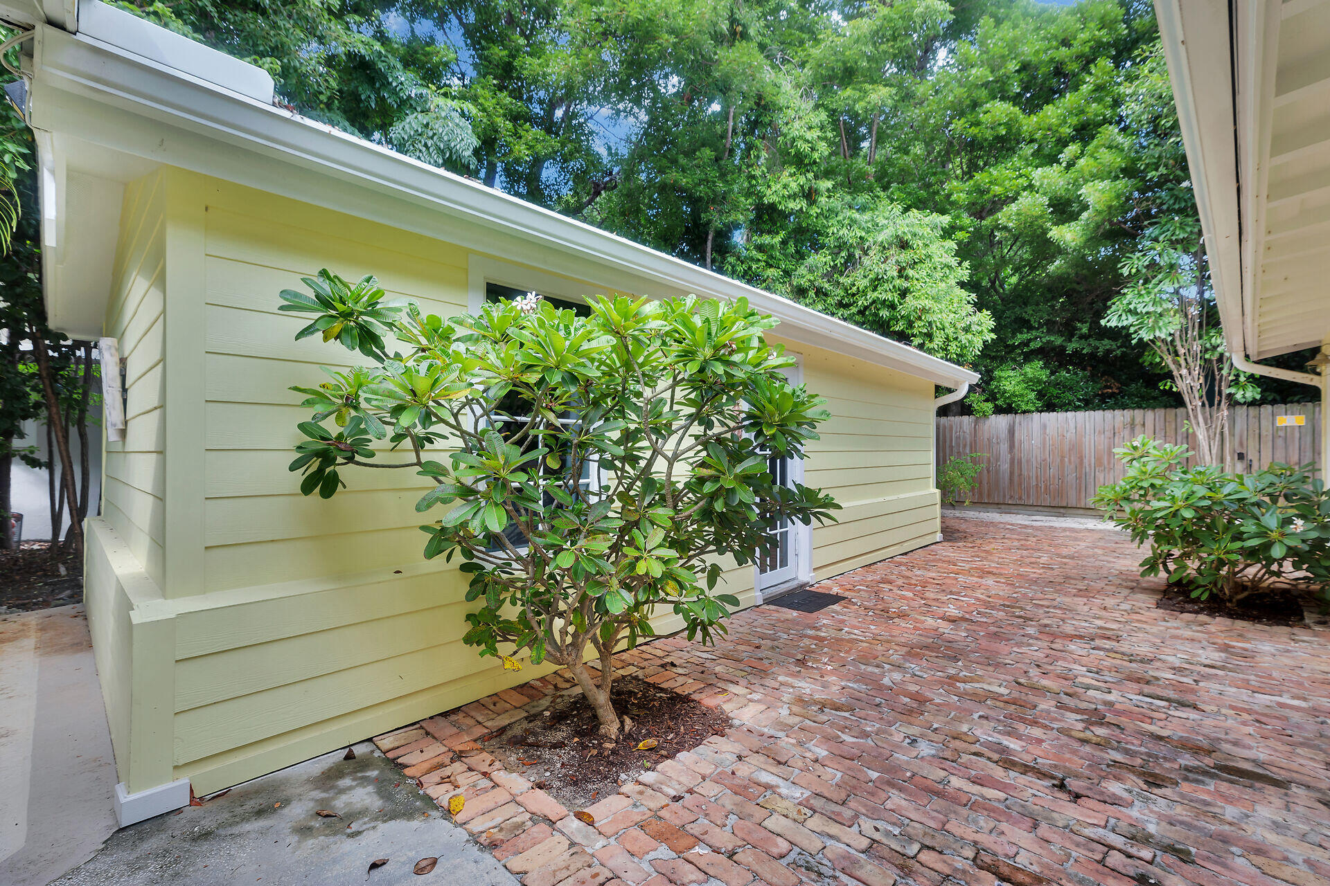 141 Plantation Boulevard