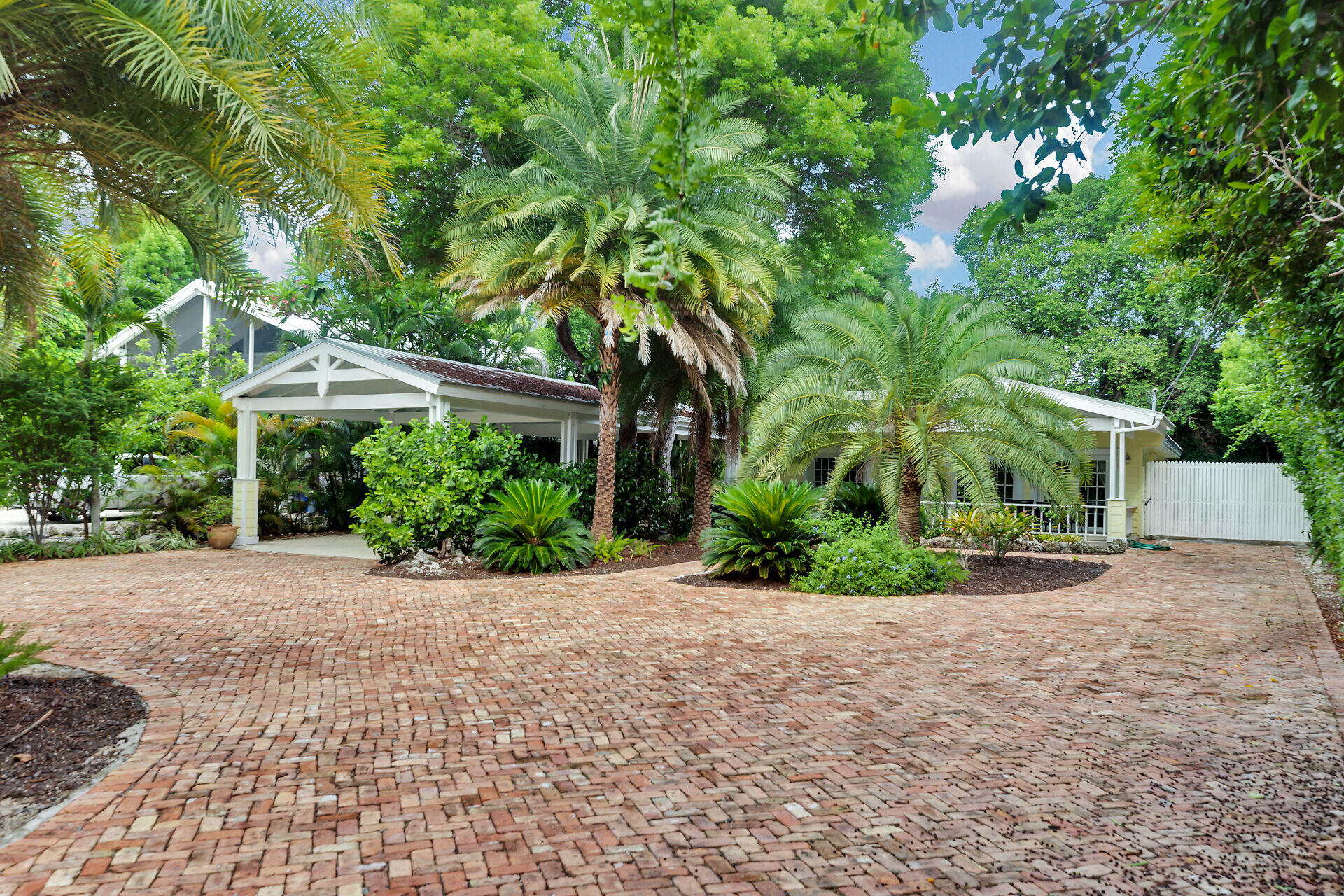 141 Plantation Boulevard