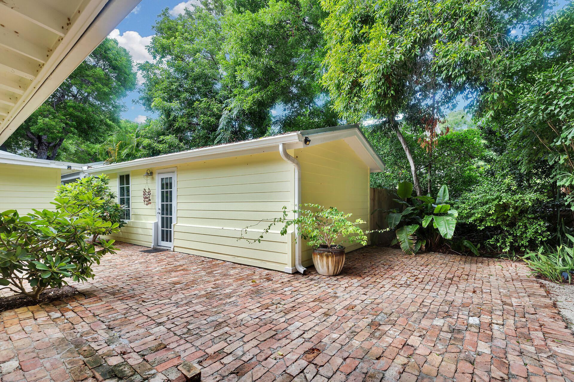 141 Plantation Boulevard