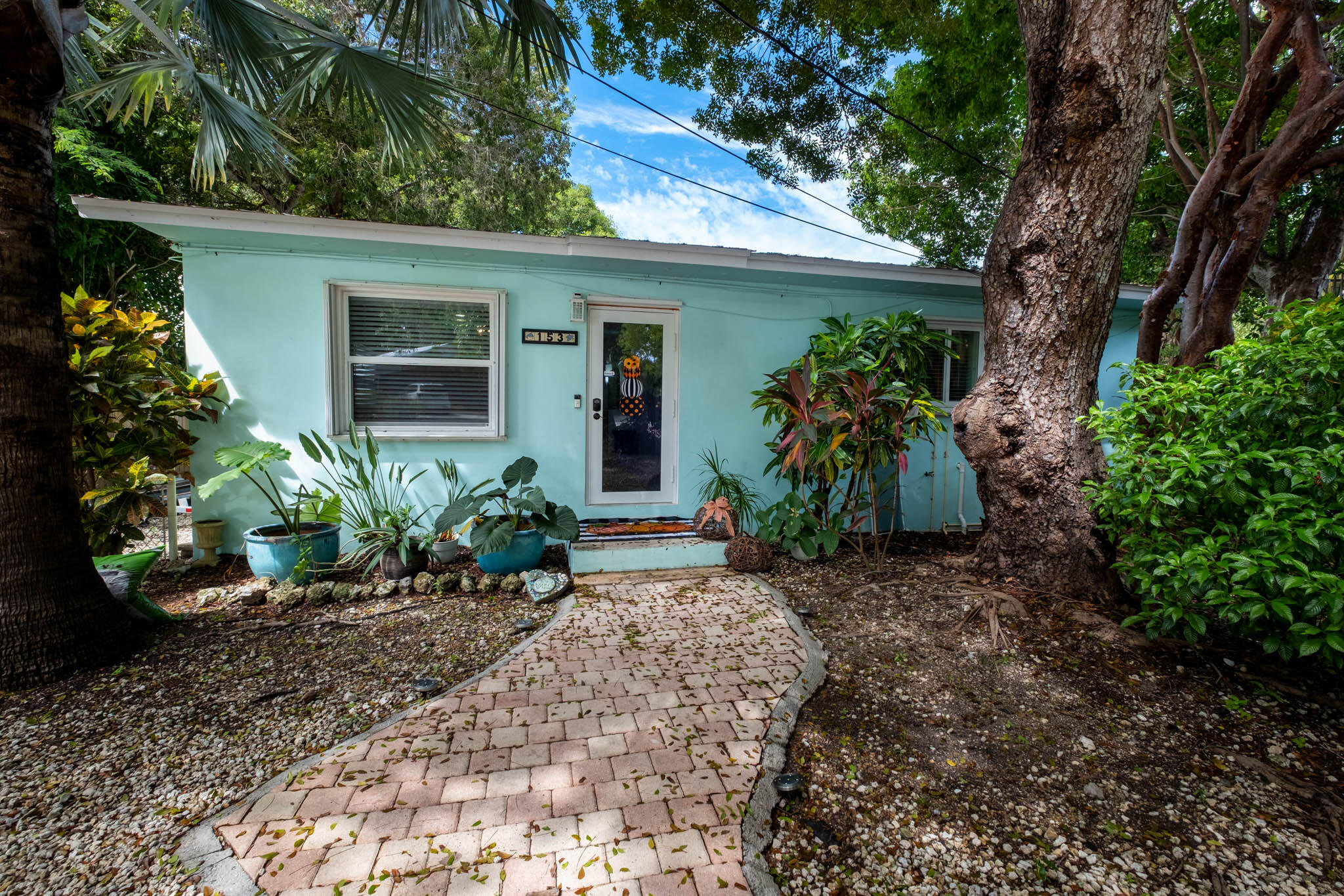 153 Apache Street
