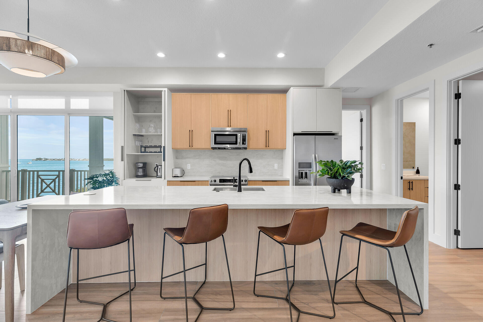 104000 Overseas Highway 3-6