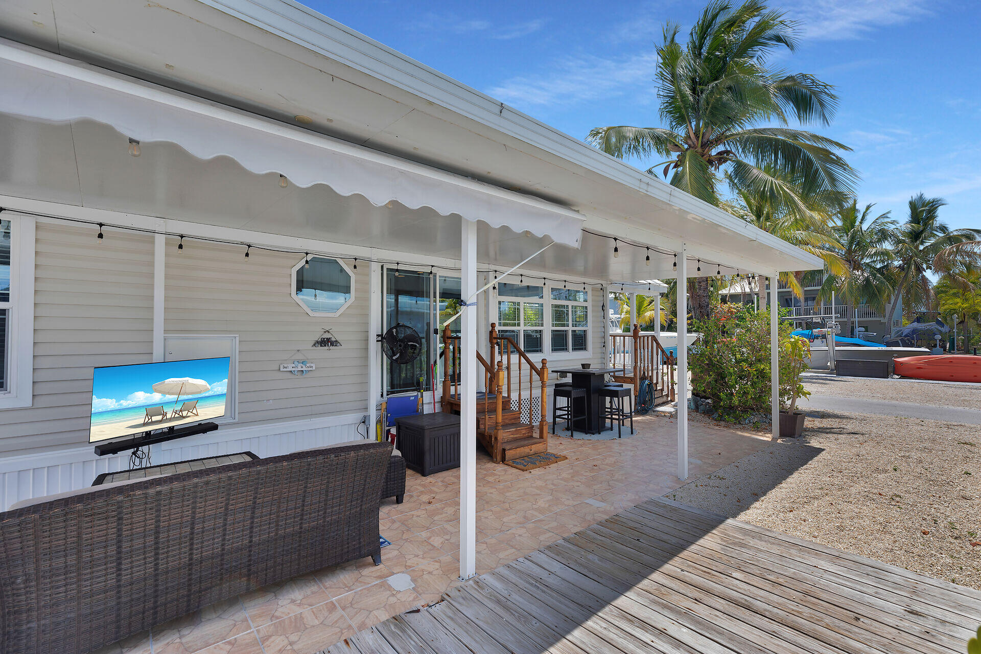 325 Calusa Street 250