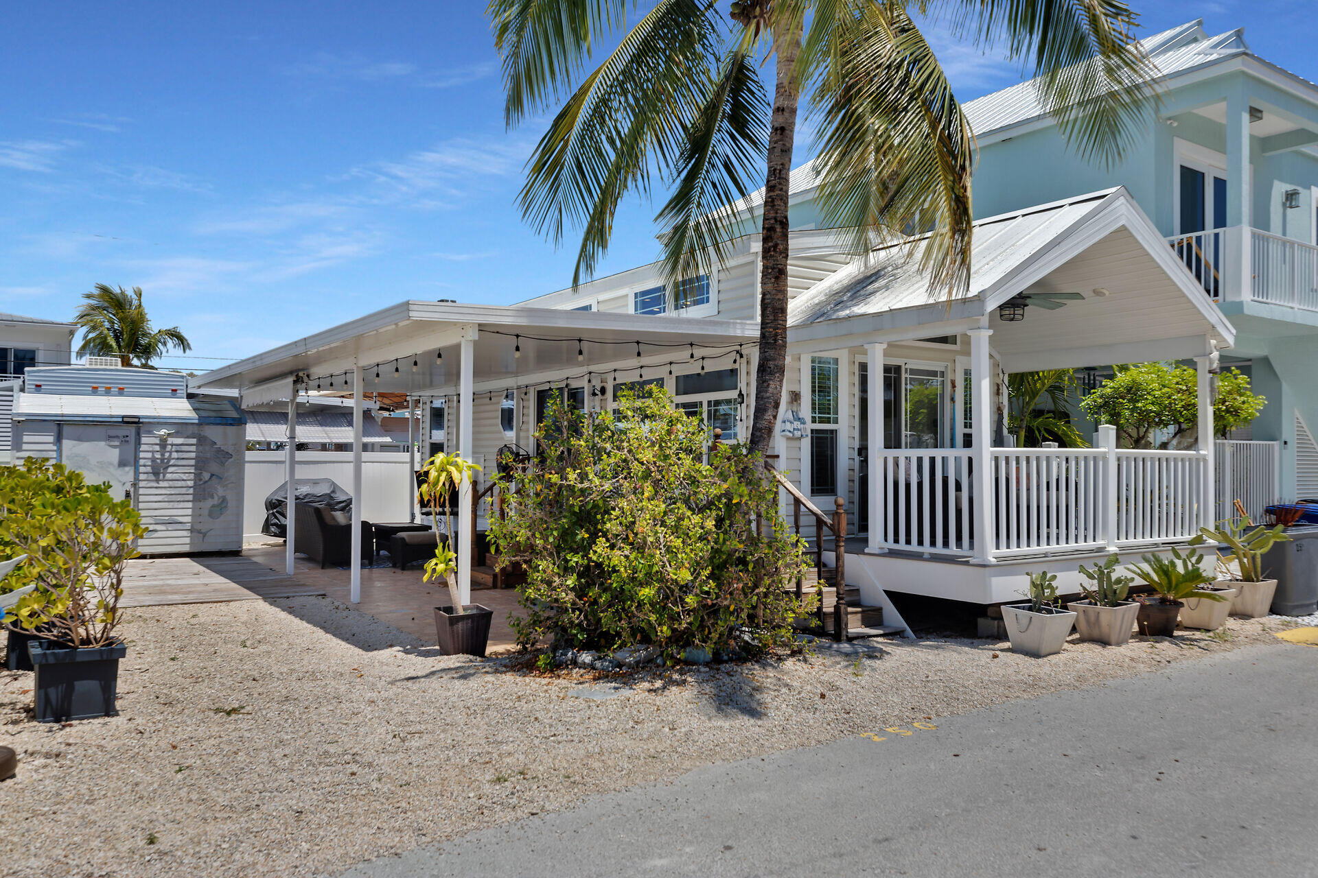 325 Calusa Street 250