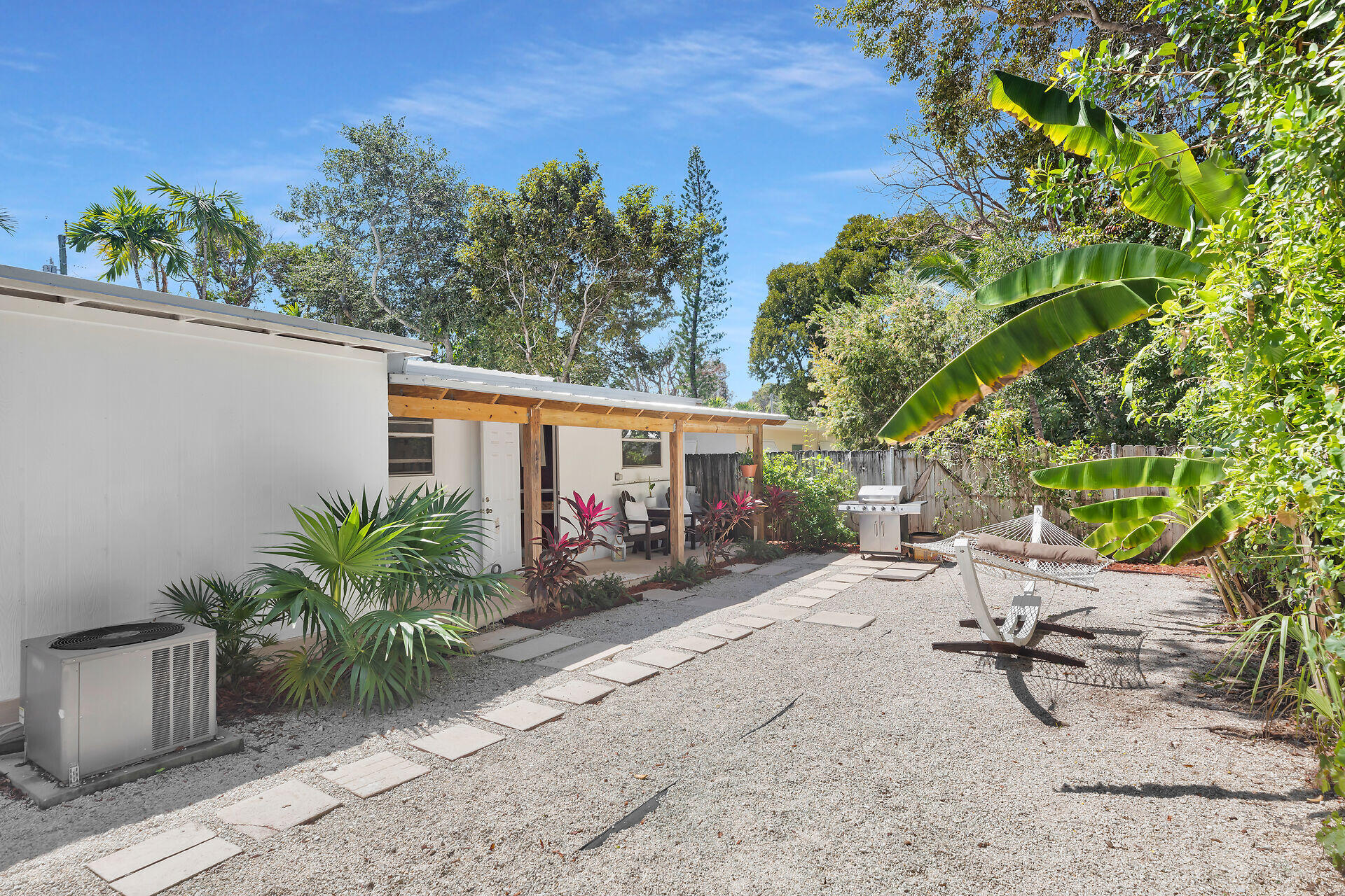 10 Dolphin Road