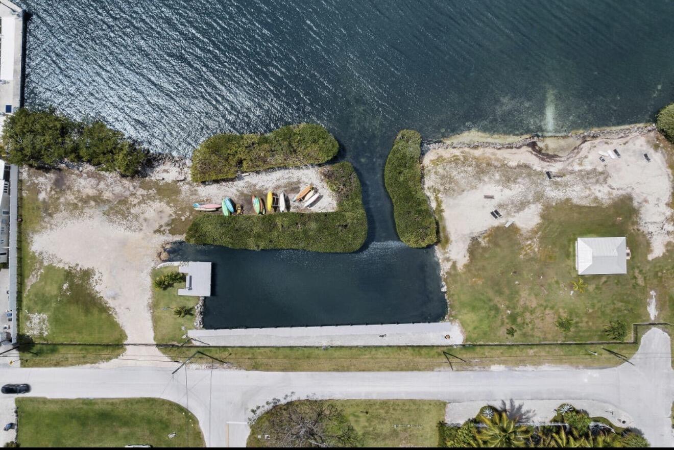 8 N Marlin Avenue
