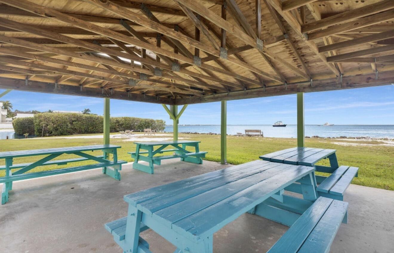 8 N Marlin Avenue