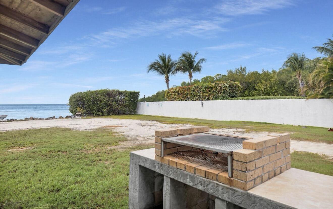 8 N Marlin Avenue