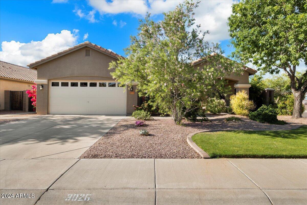 3026 E COUNTRY SHADOWS Street