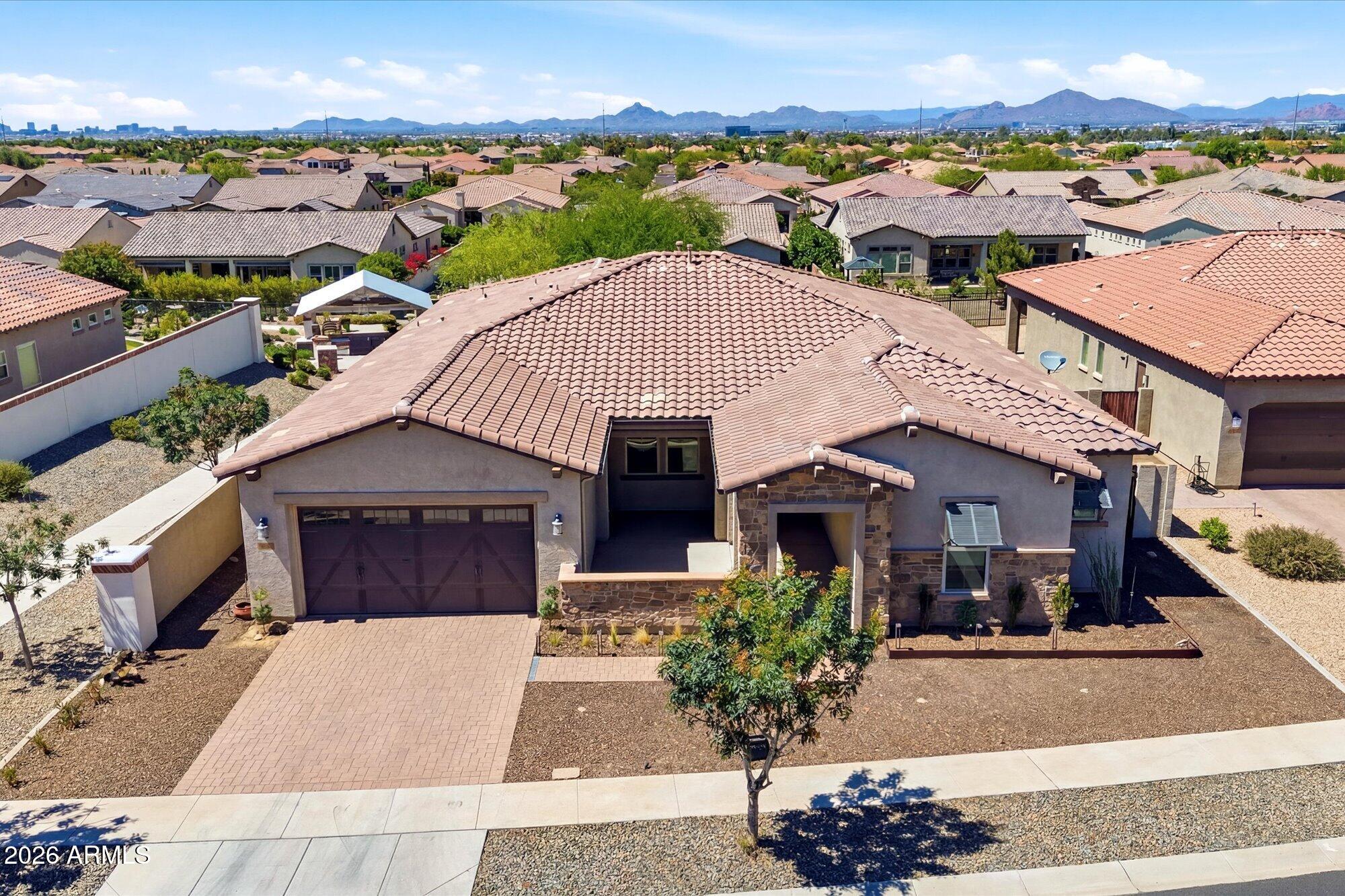 3034 E Desert Lane