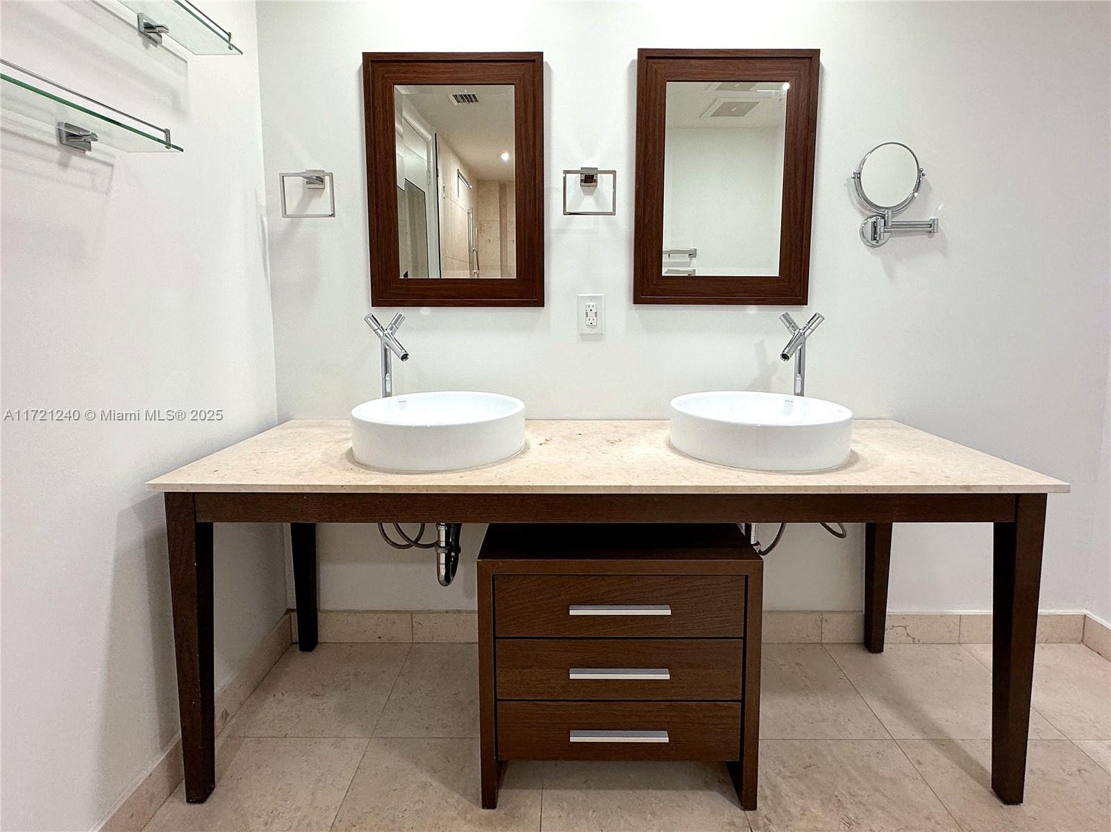 495 Brickell Ave # 4606