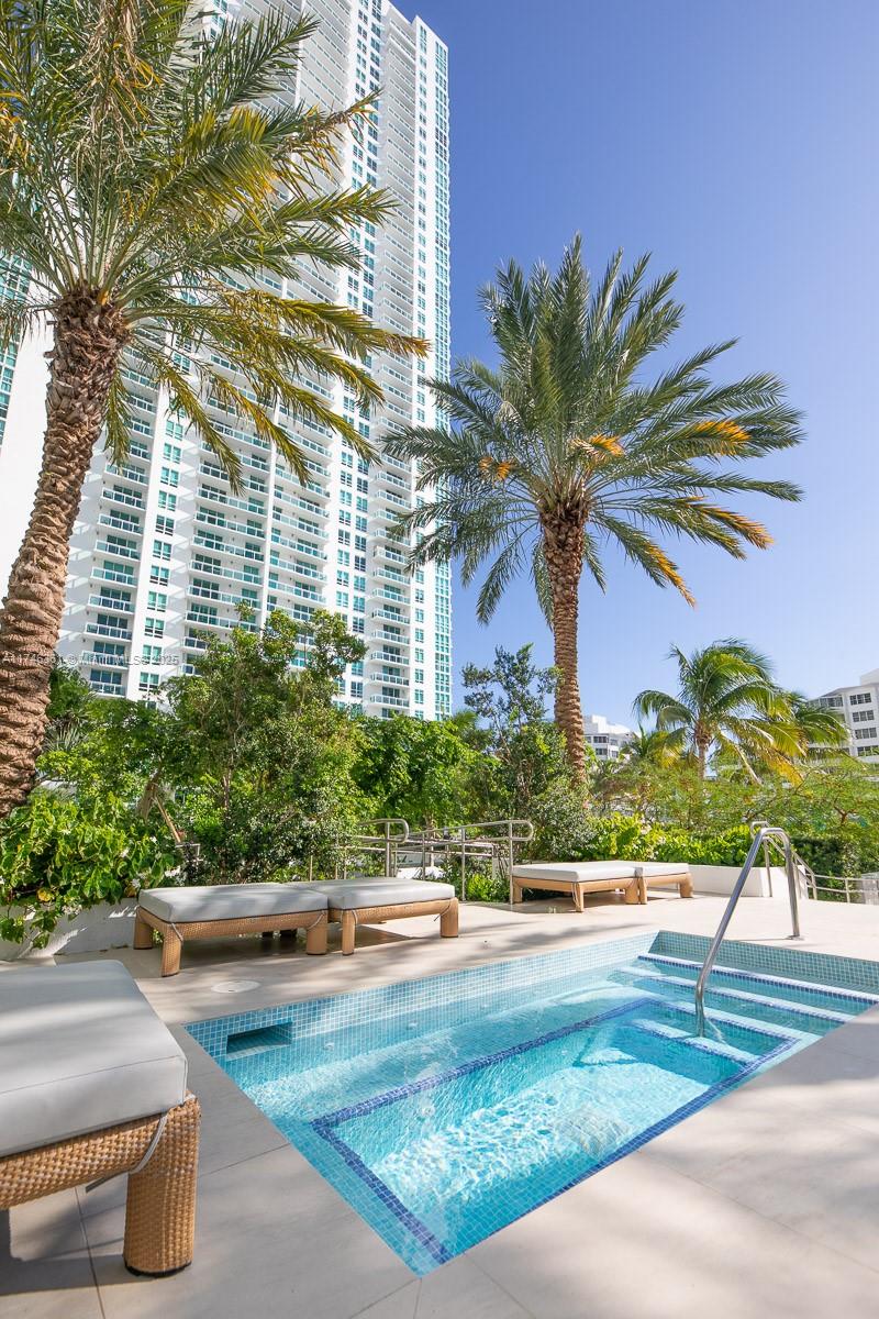 950 Brickell Bay Dr # 2008