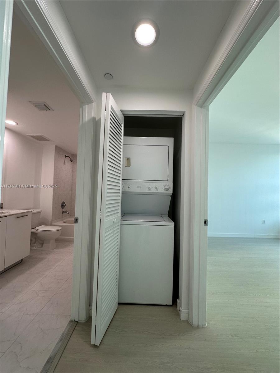 950 Brickell Bay Dr # 2008