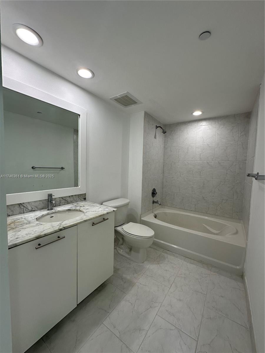 950 Brickell Bay Dr # 2008