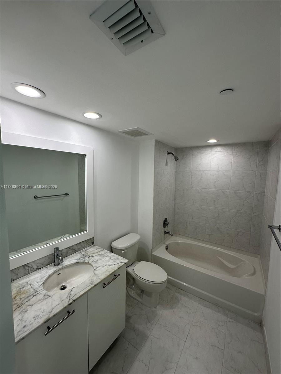 950 Brickell Bay Dr # 2008
