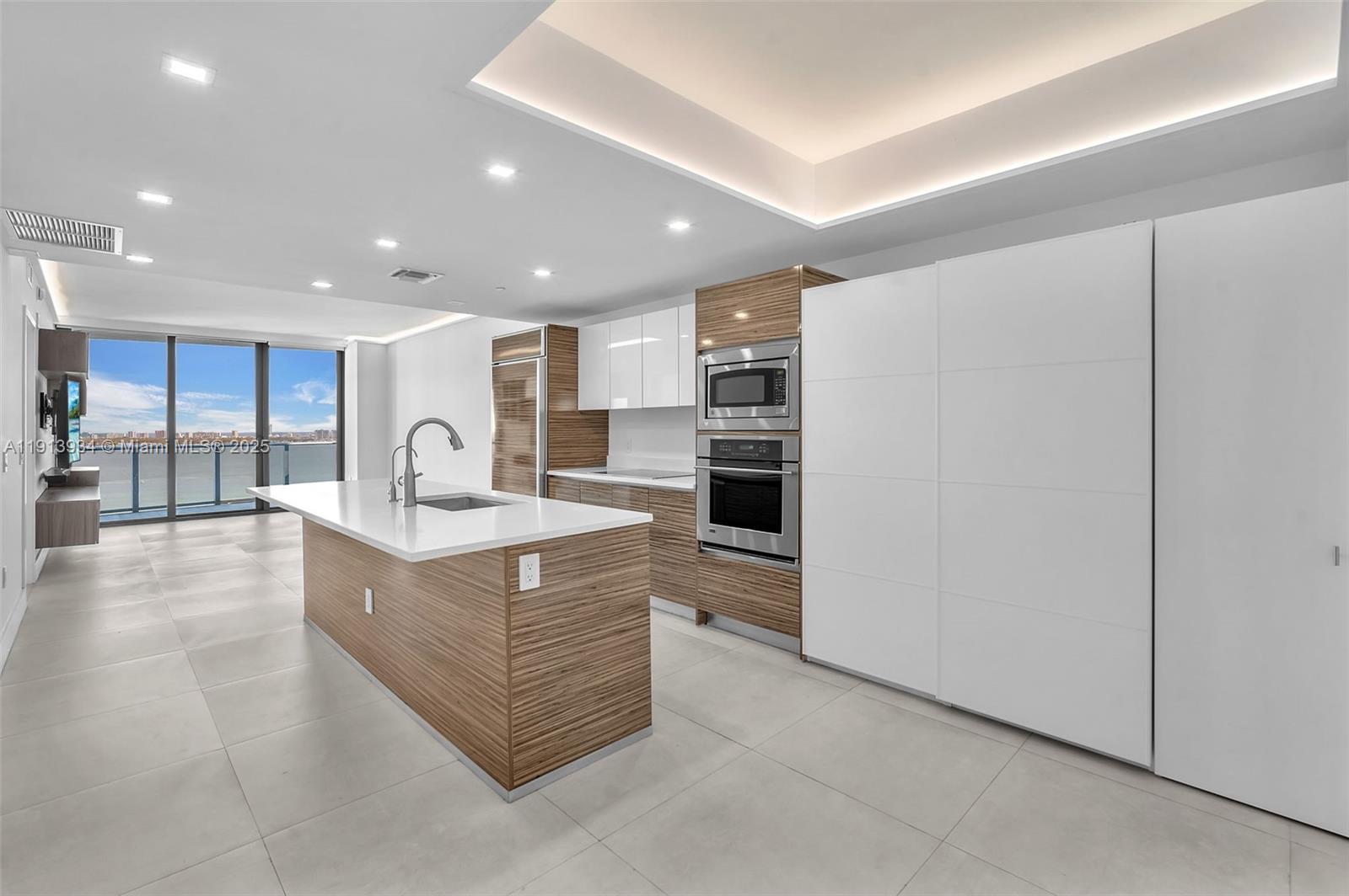 460 NE 28th St # 2607