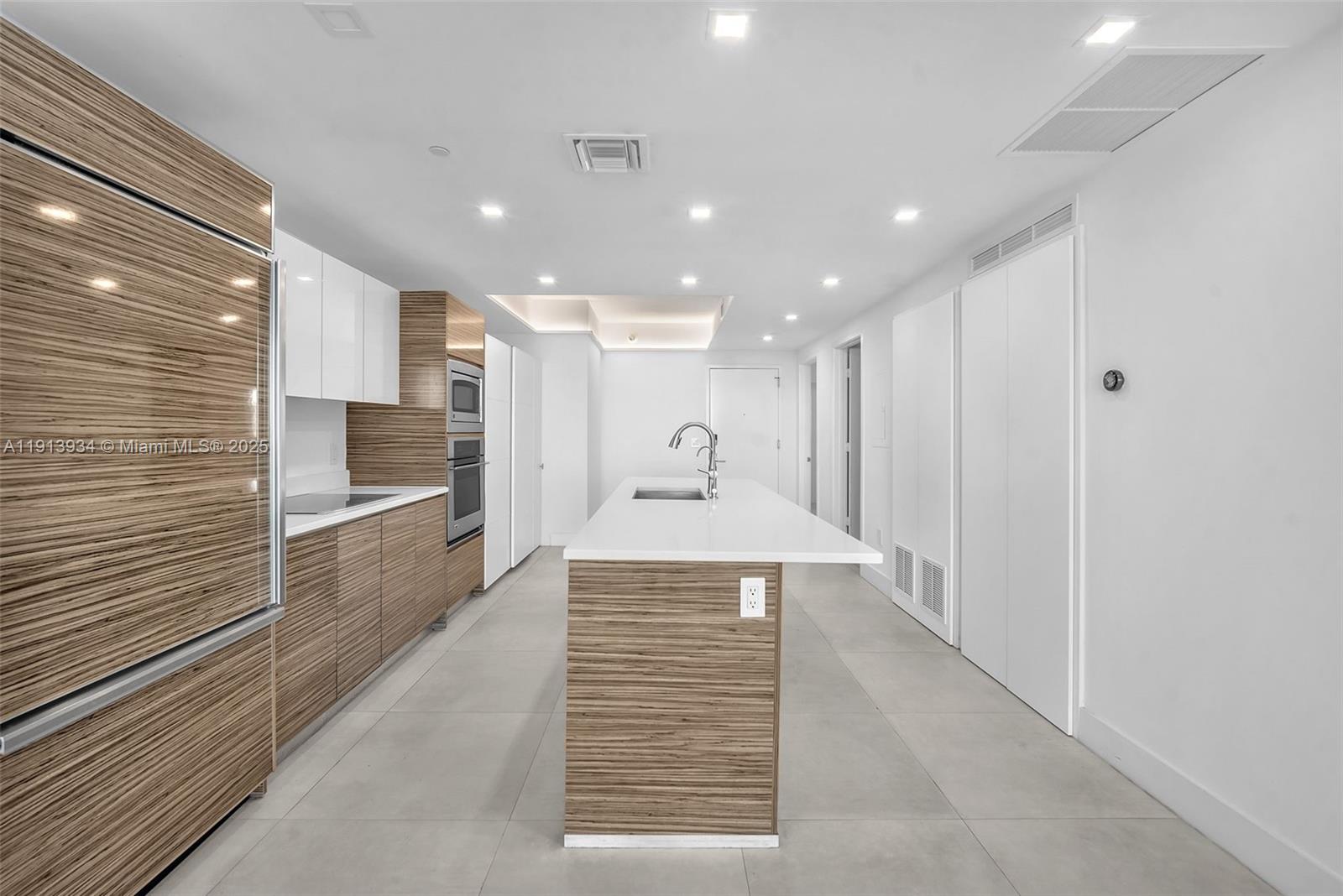 460 NE 28th St # 2607