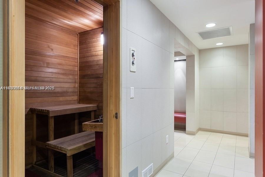 300 S Biscayne Blvd # 3201 Unit: T-3201