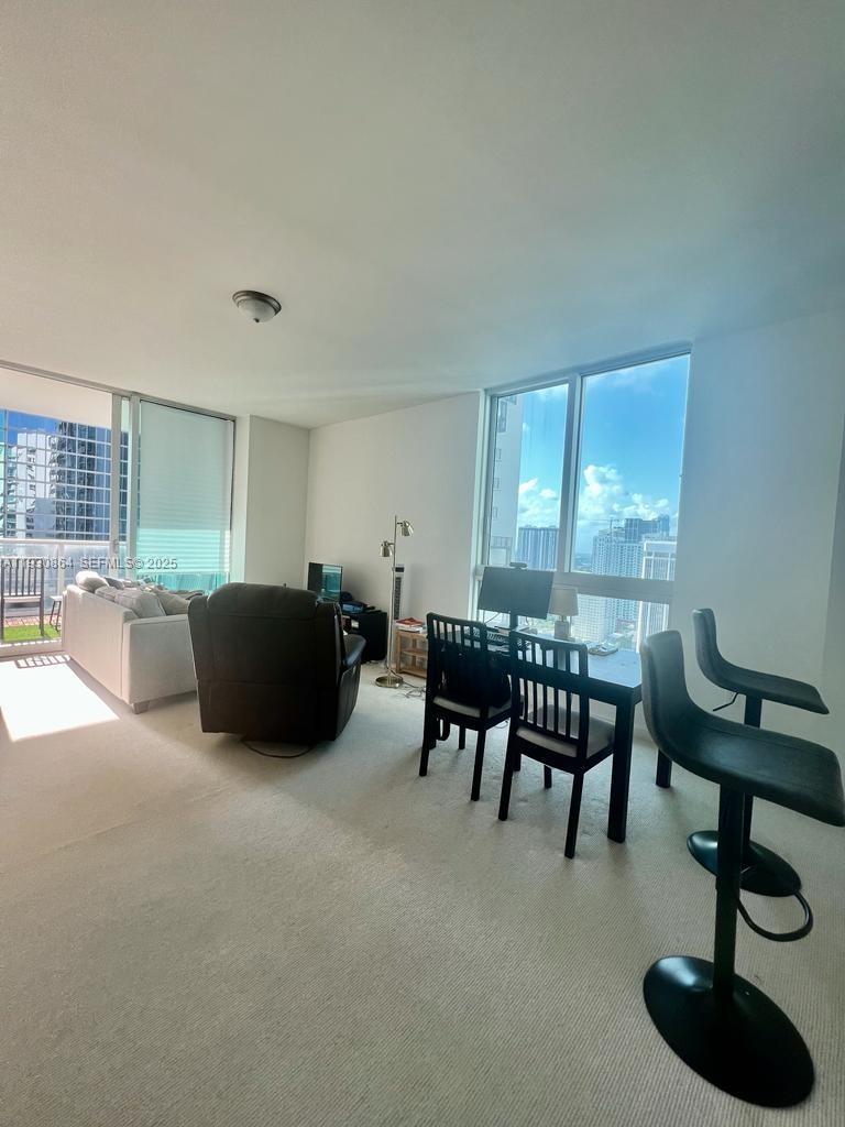 300 S Biscayne Blvd # 3201 Unit: T-3201