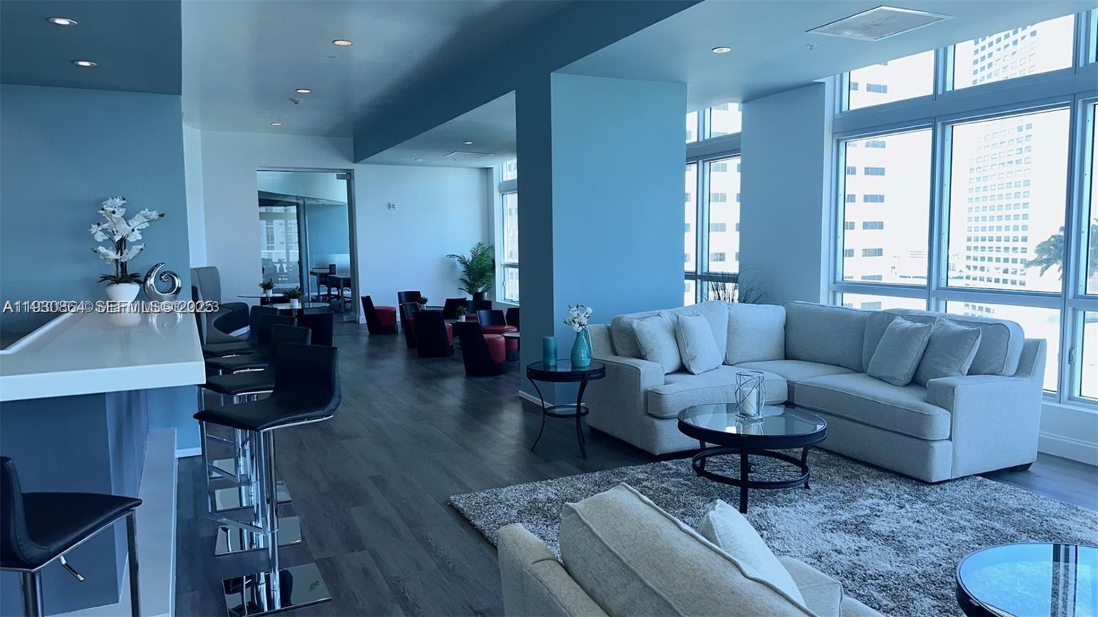 300 S Biscayne Blvd # 3201 Unit: T-3201