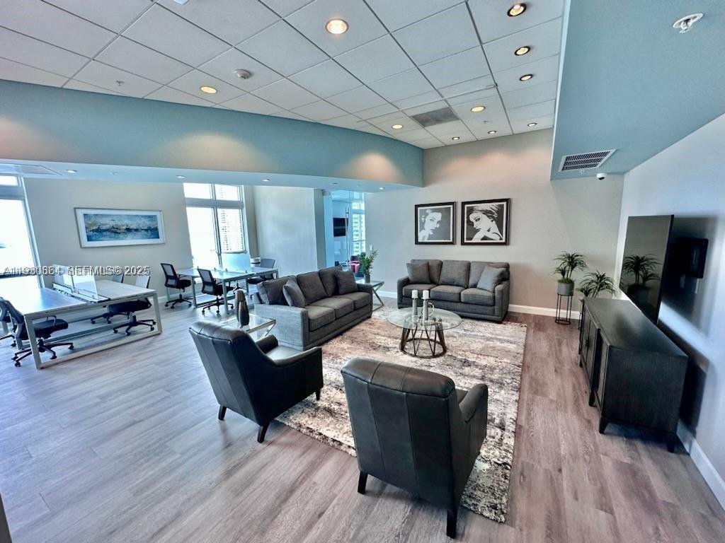 300 S Biscayne Blvd # 3201 Unit: T-3201