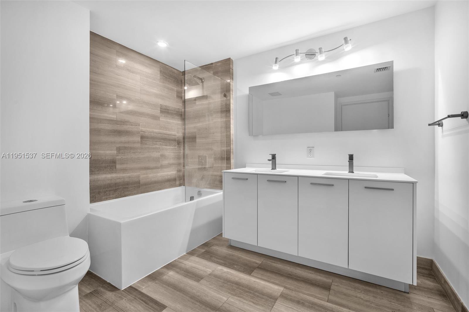 1300 Brickell Bay Dr # 2507