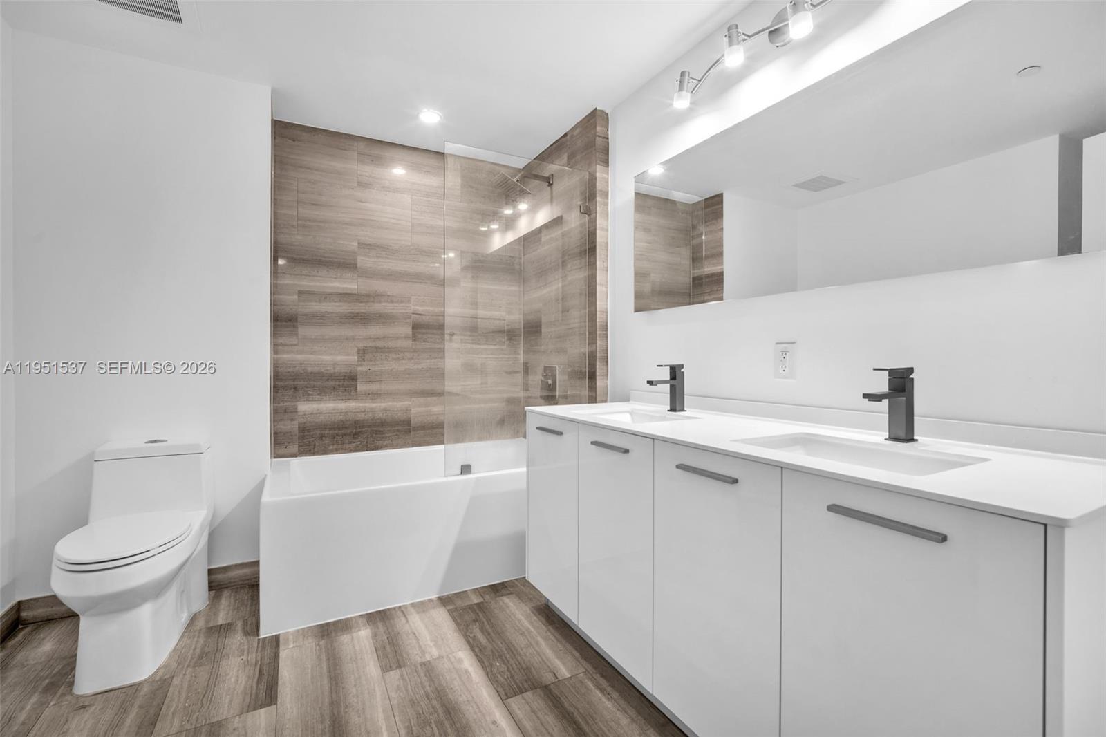 1300 Brickell Bay Dr # 2507