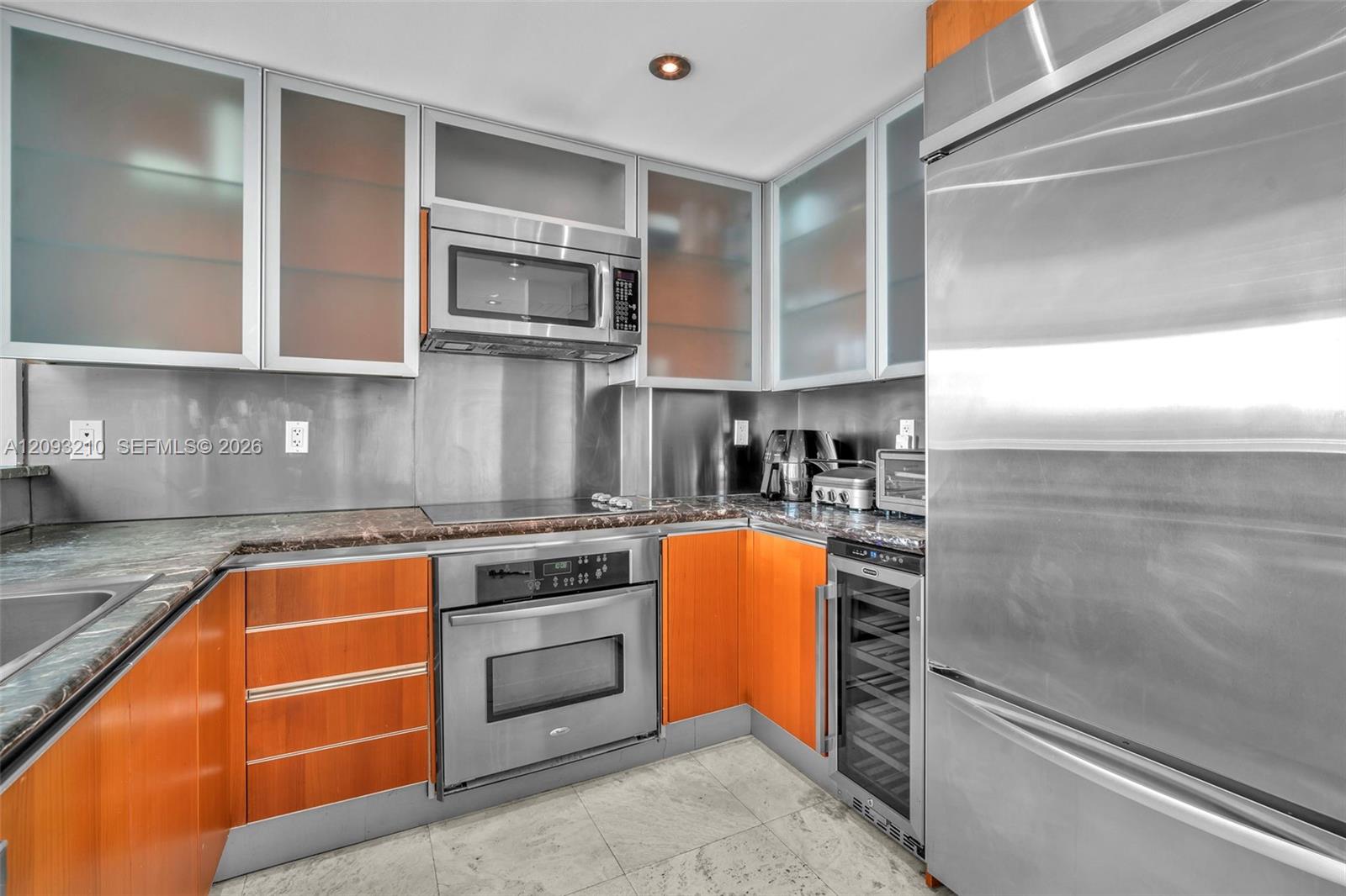 520 West Ave # 803