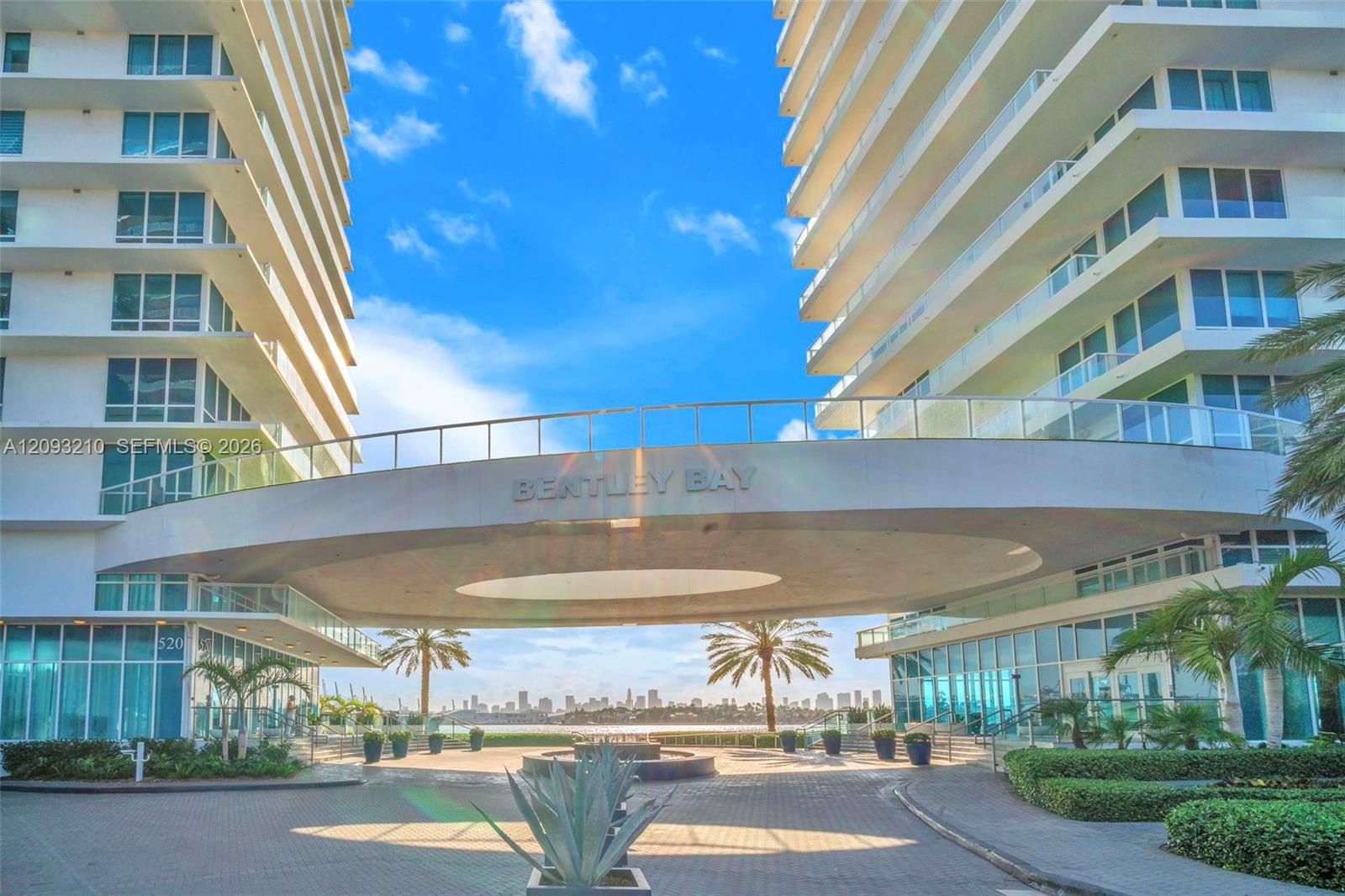 520 West Ave # 803