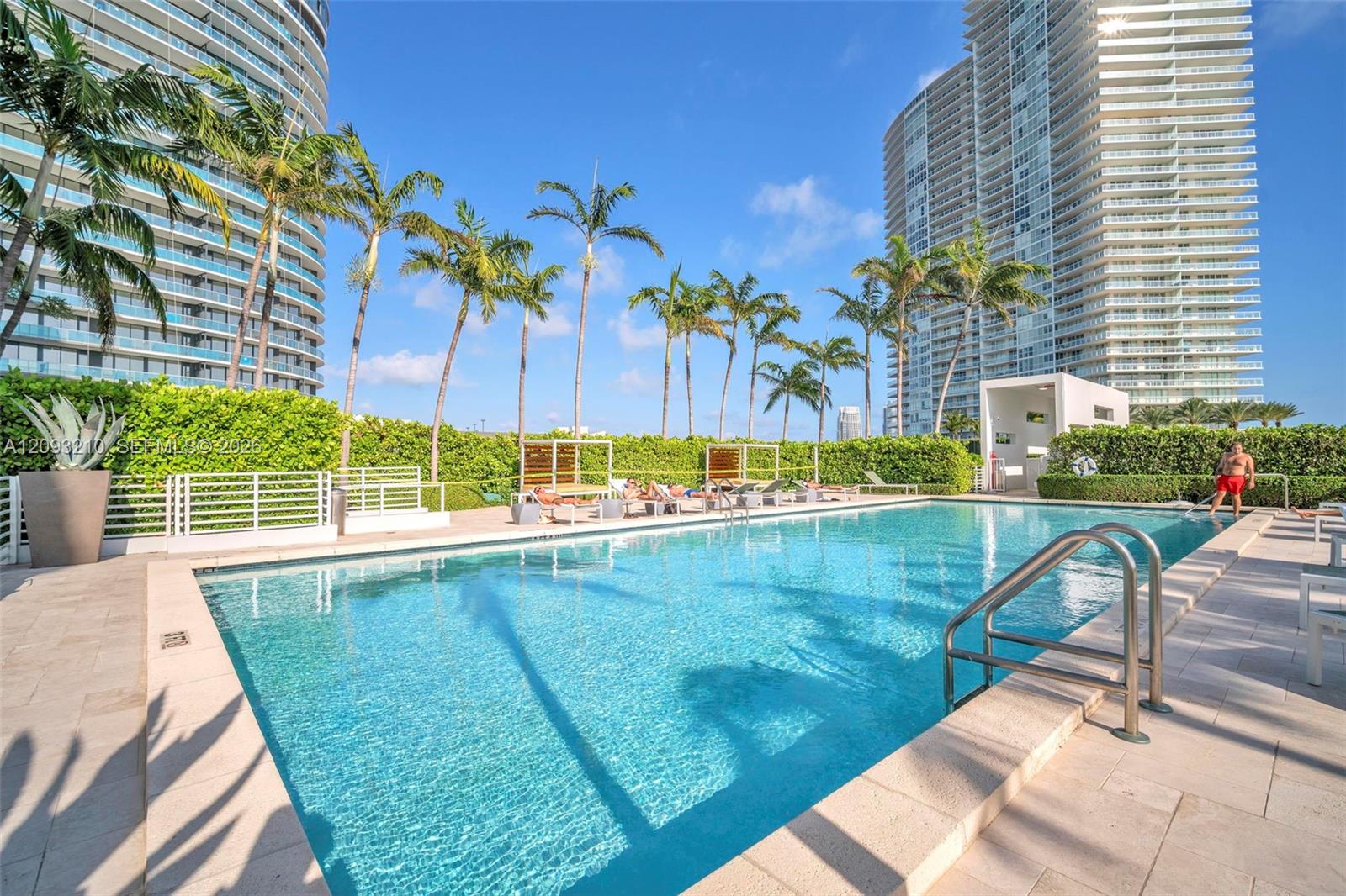 520 West Ave # 803
