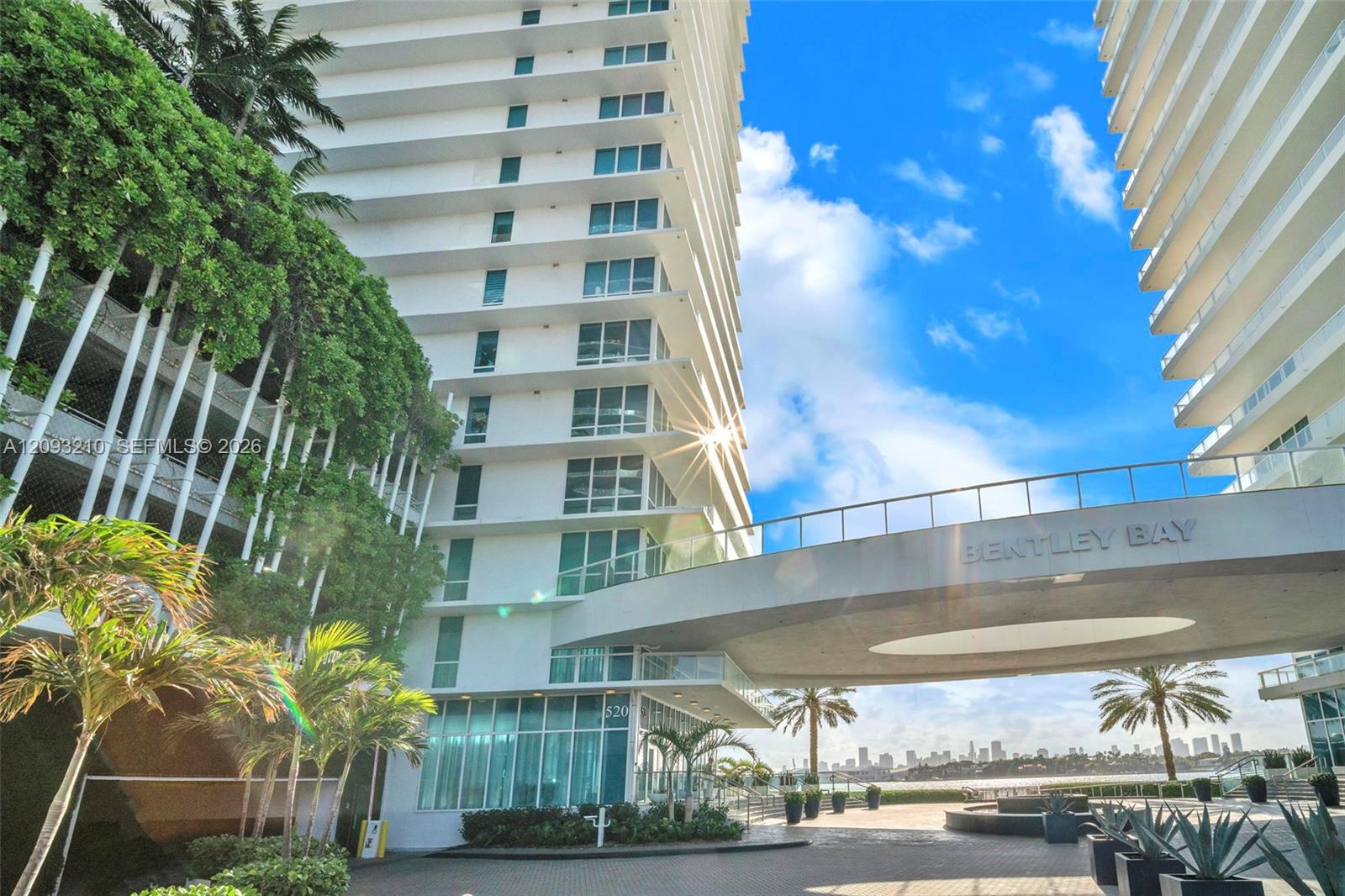 520 West Ave # 803