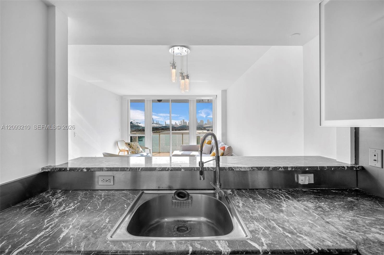 520 West Ave # 803
